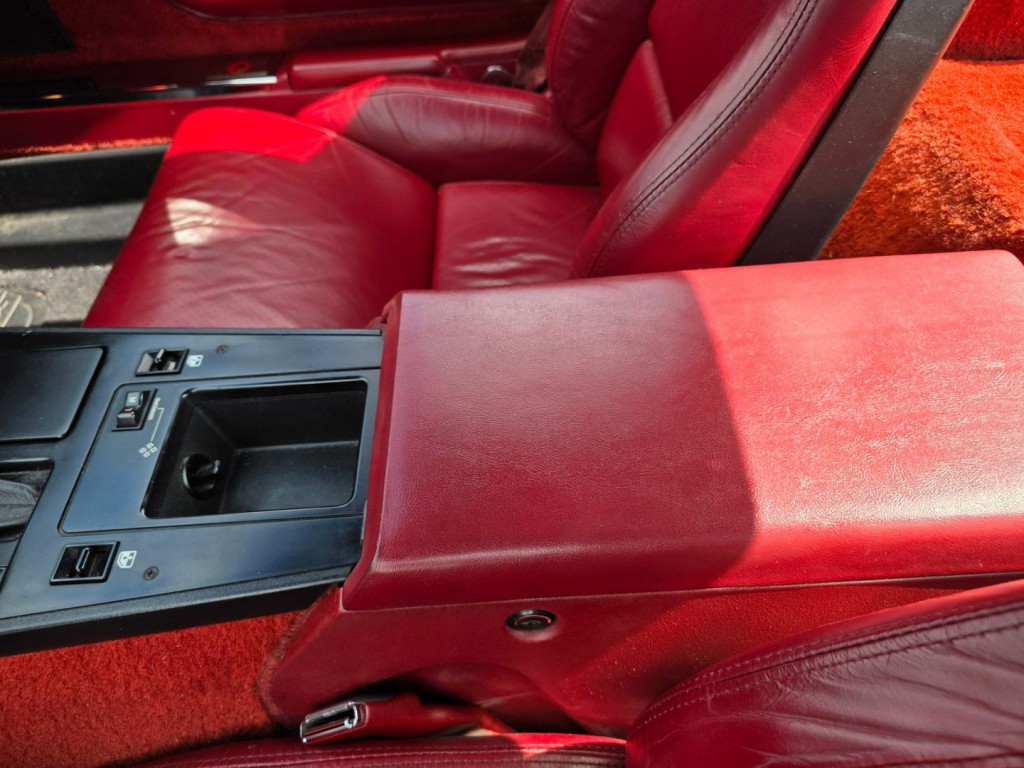 1985 Chevrolet Corvette Image 24