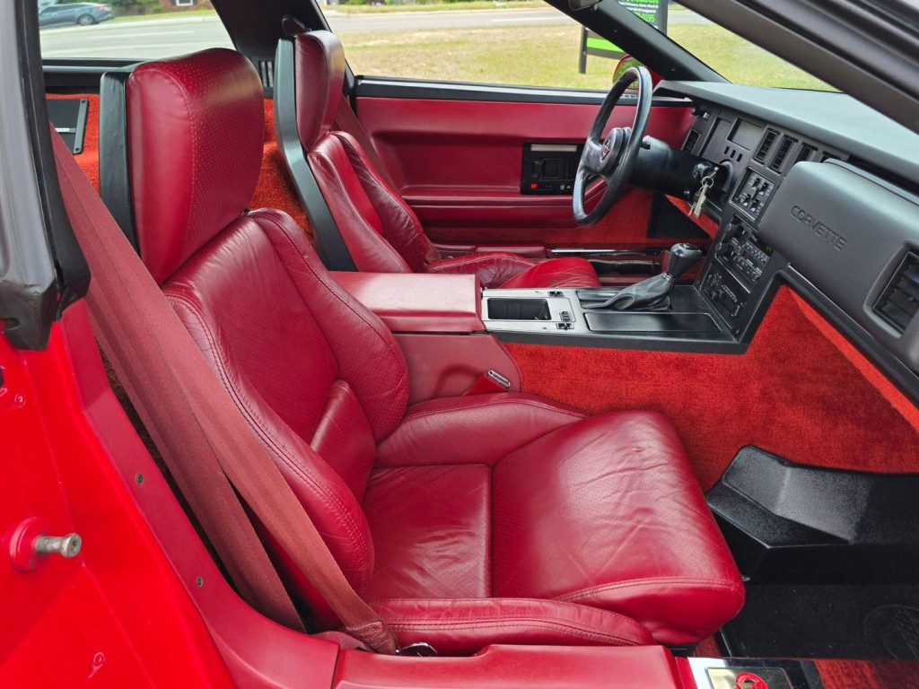 1985 Chevrolet Corvette Image 30