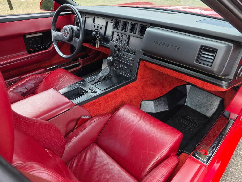 1985 Chevrolet Corvette Image 31