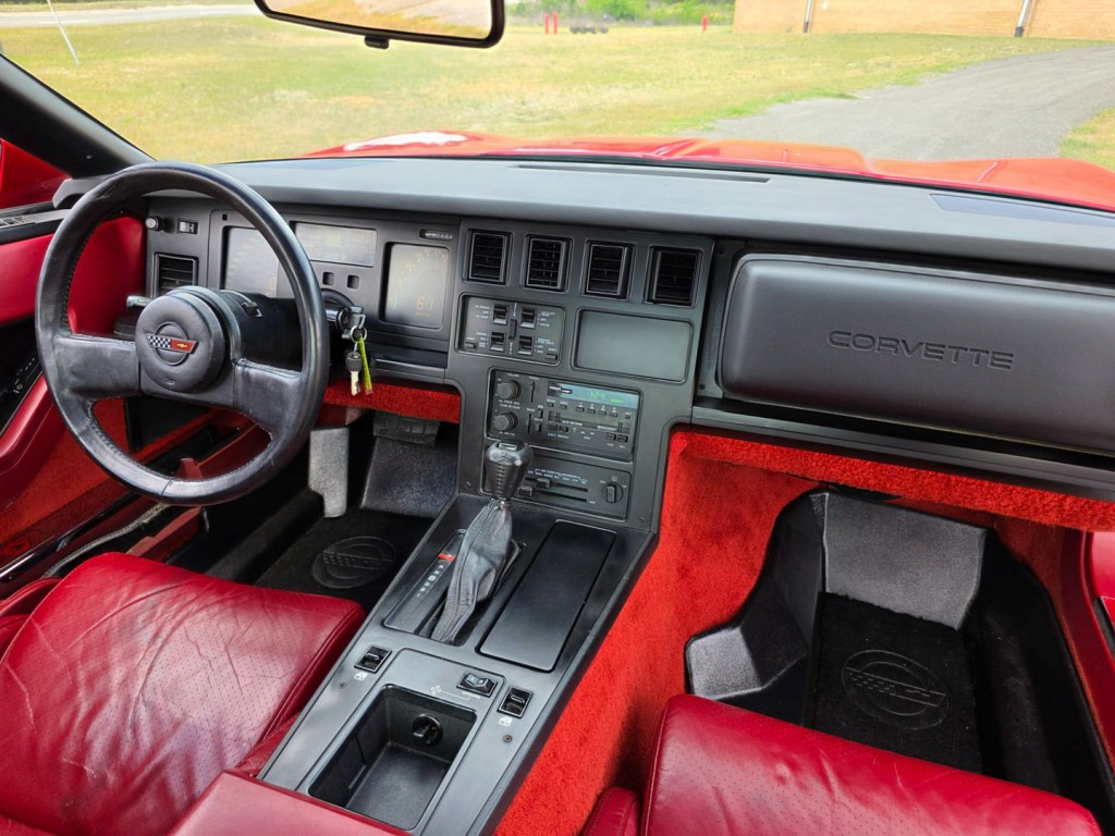 1985 Chevrolet Corvette Image 32