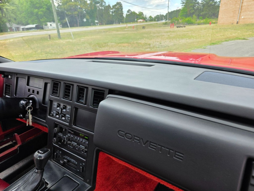 1985 Chevrolet Corvette Image 33