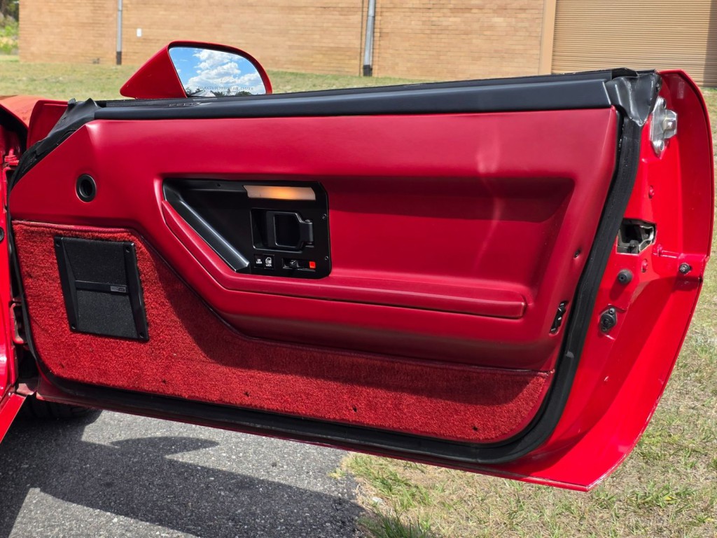 1985 Chevrolet Corvette Image 38