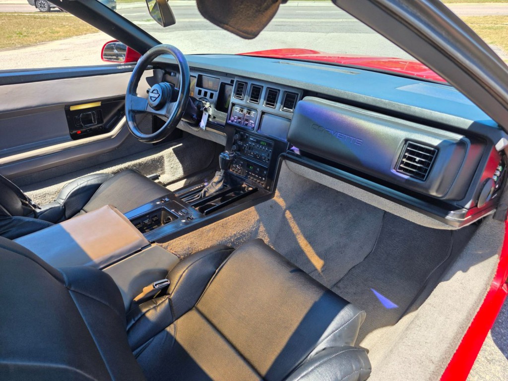 1989 Chevrolet Corvette Image 32