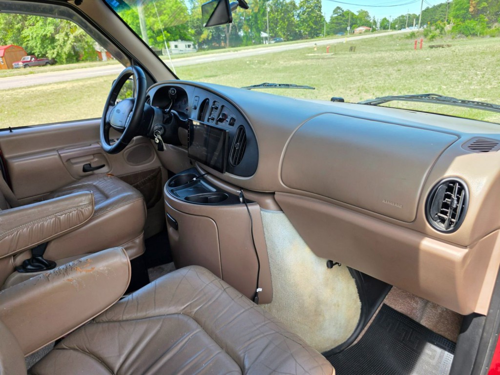 1997 Ford Econoline Image 32