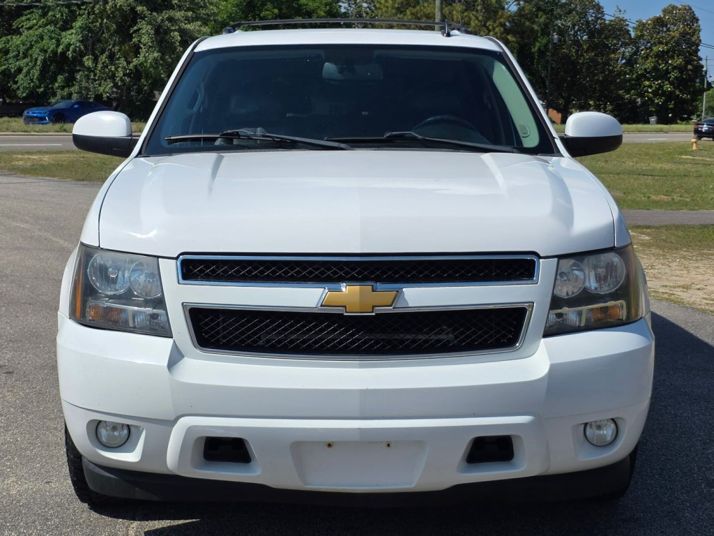 2013 Chevrolet Suburban Image 3