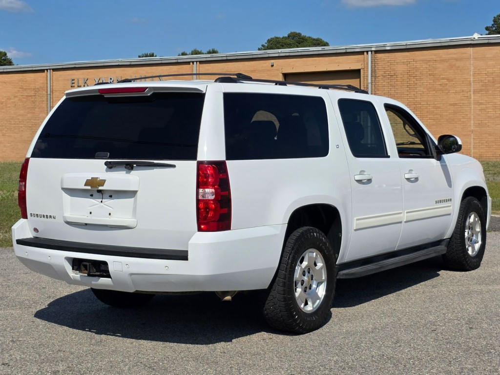 2013 Chevrolet Suburban Image 7