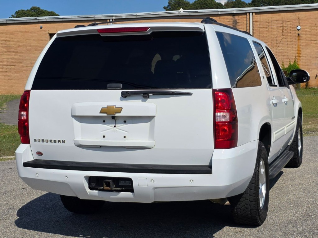 2013 Chevrolet Suburban Image 8