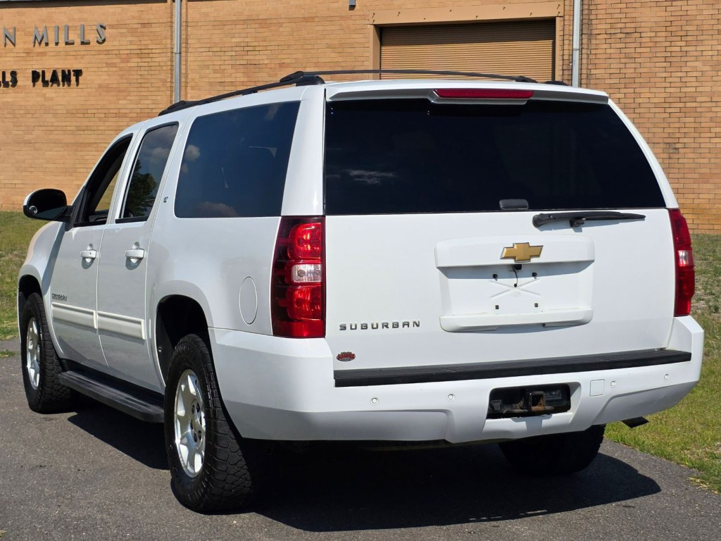 2013 Chevrolet Suburban Image 10