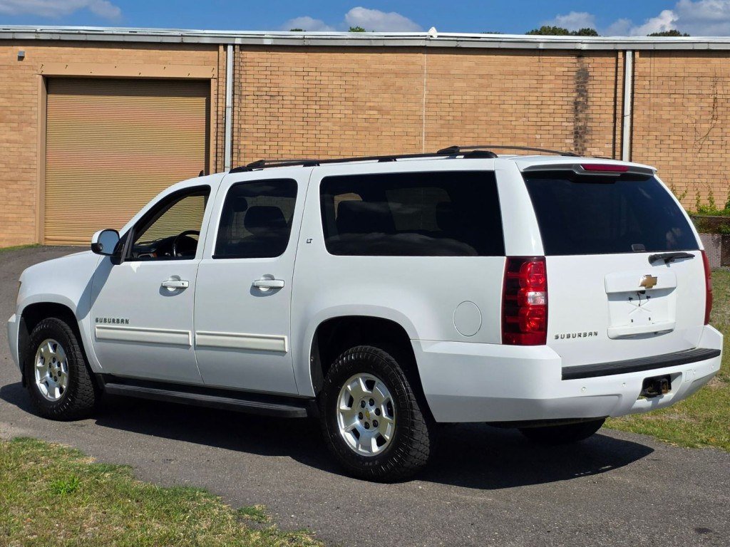 2013 Chevrolet Suburban Image 11