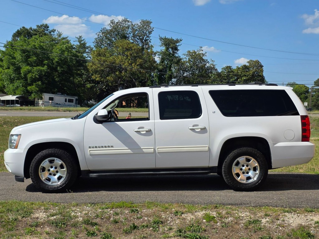 2013 Chevrolet Suburban Image 12