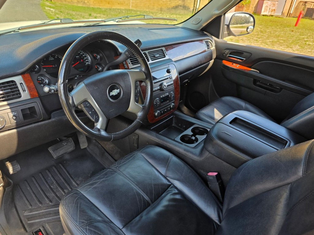 2013 Chevrolet Suburban Image 16