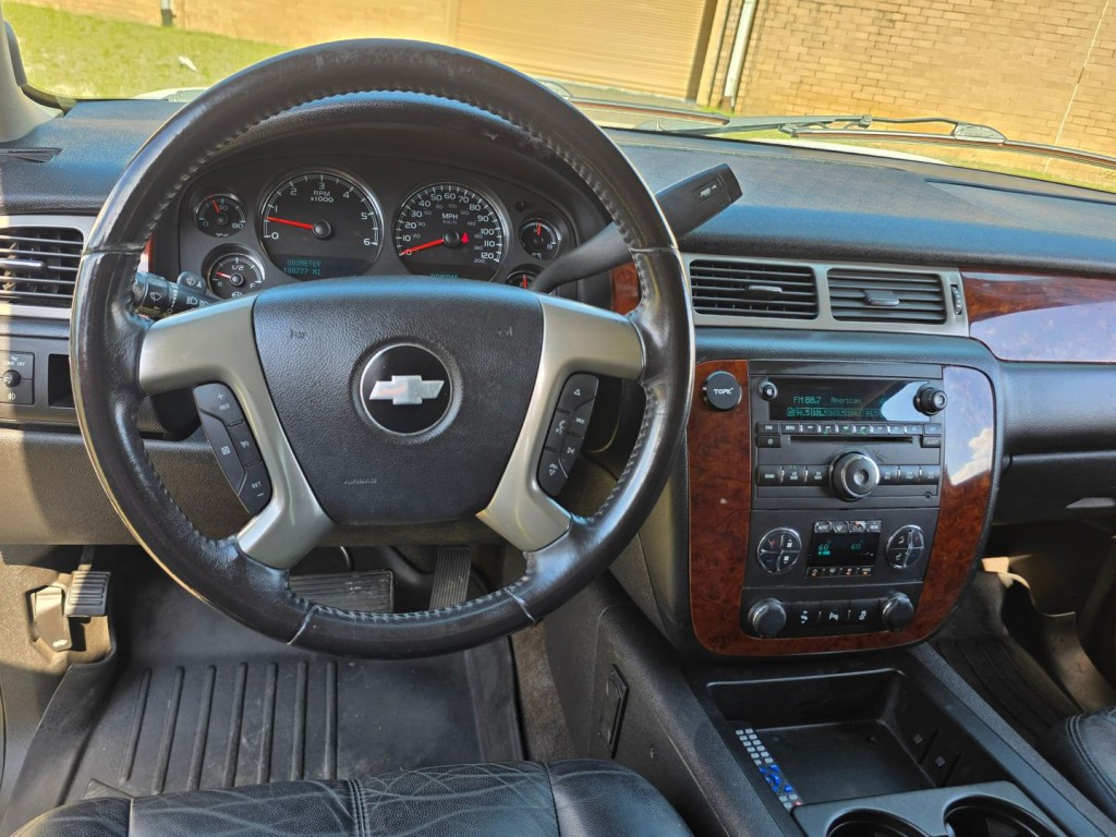 2013 Chevrolet Suburban Image 17
