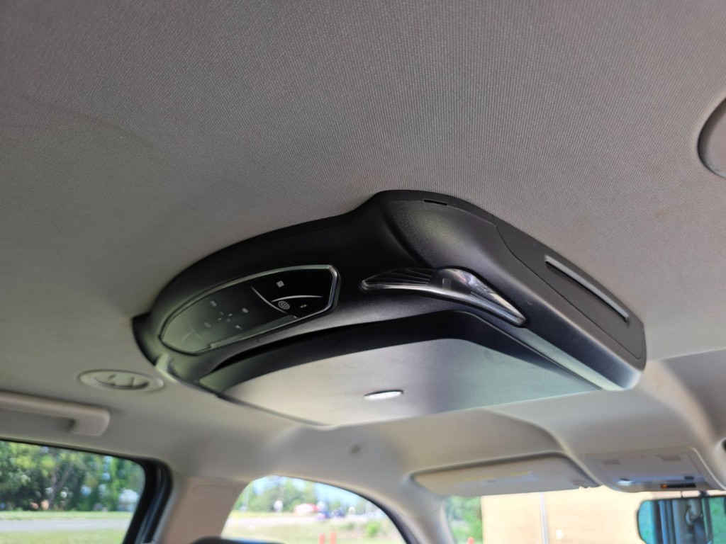 2013 Chevrolet Suburban Image 32