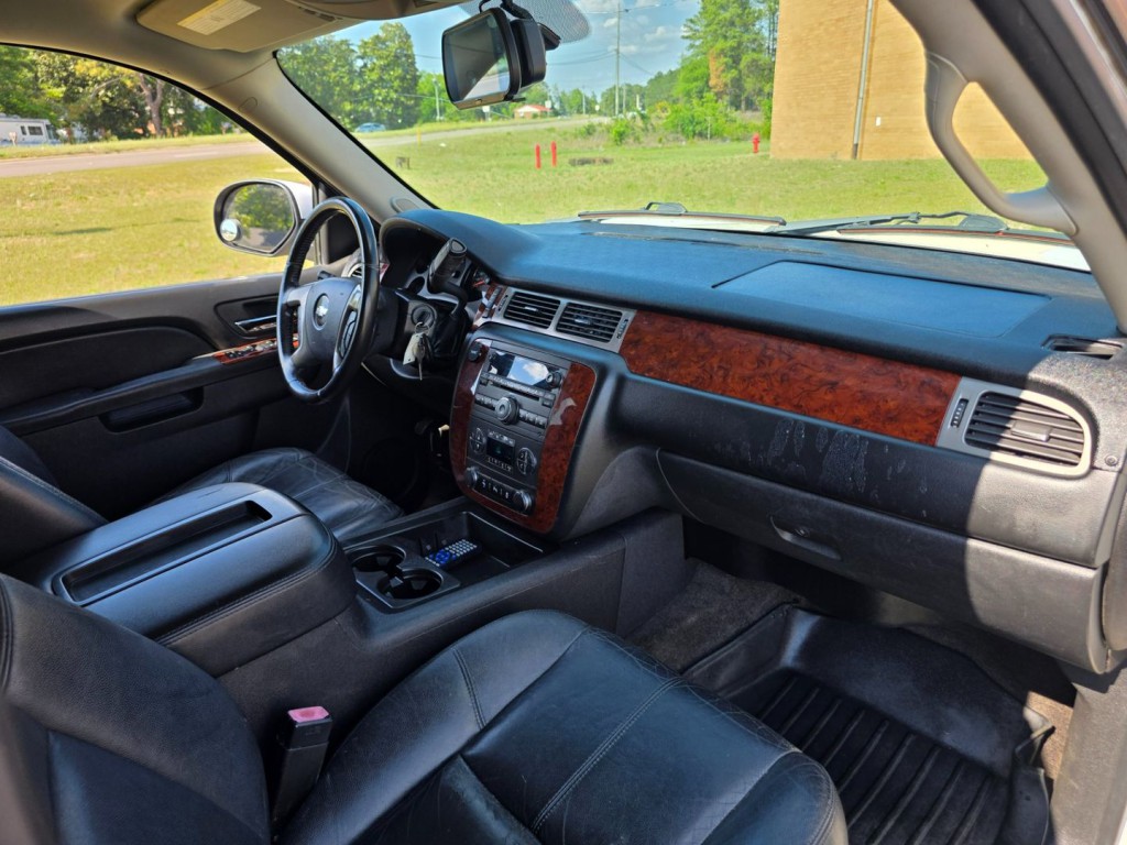 2013 Chevrolet Suburban Image 36