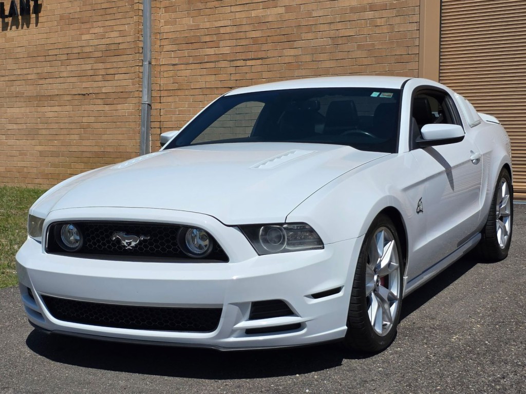 2014 Ford Mustang Image 2