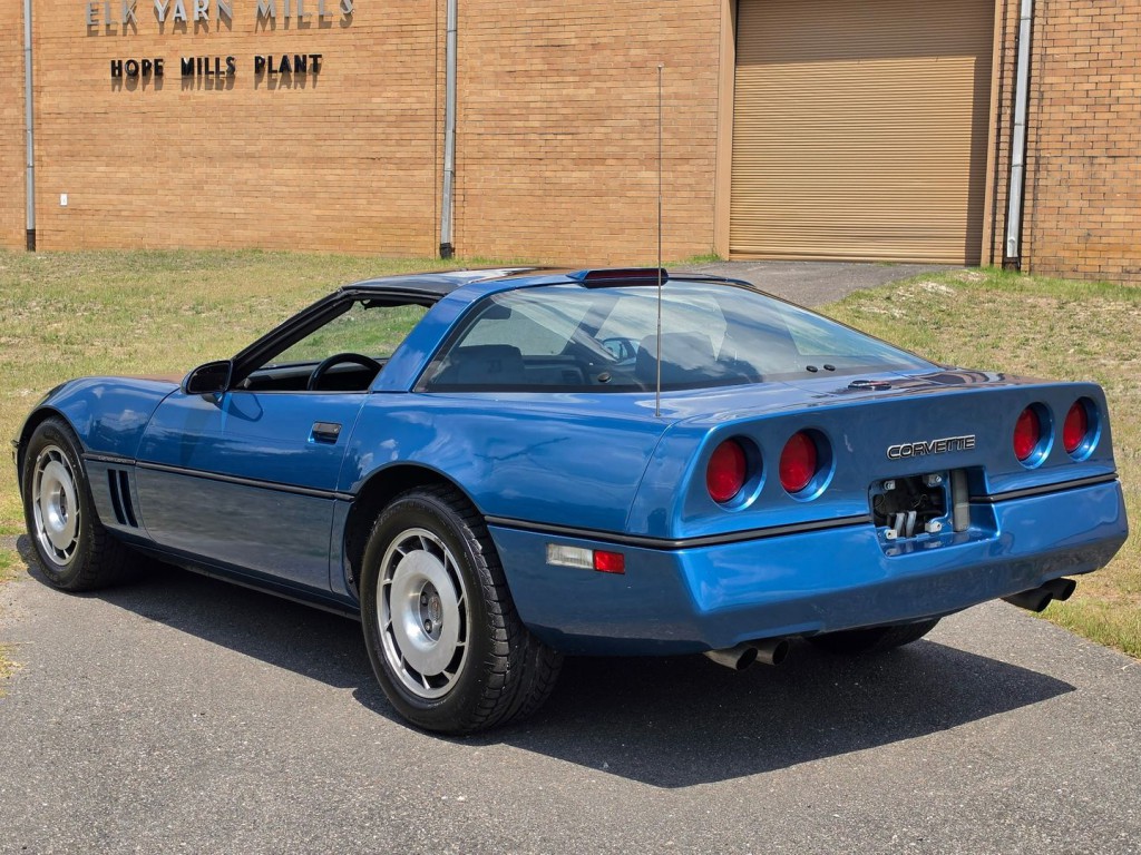 1987 Chevrolet Corvette Image 11