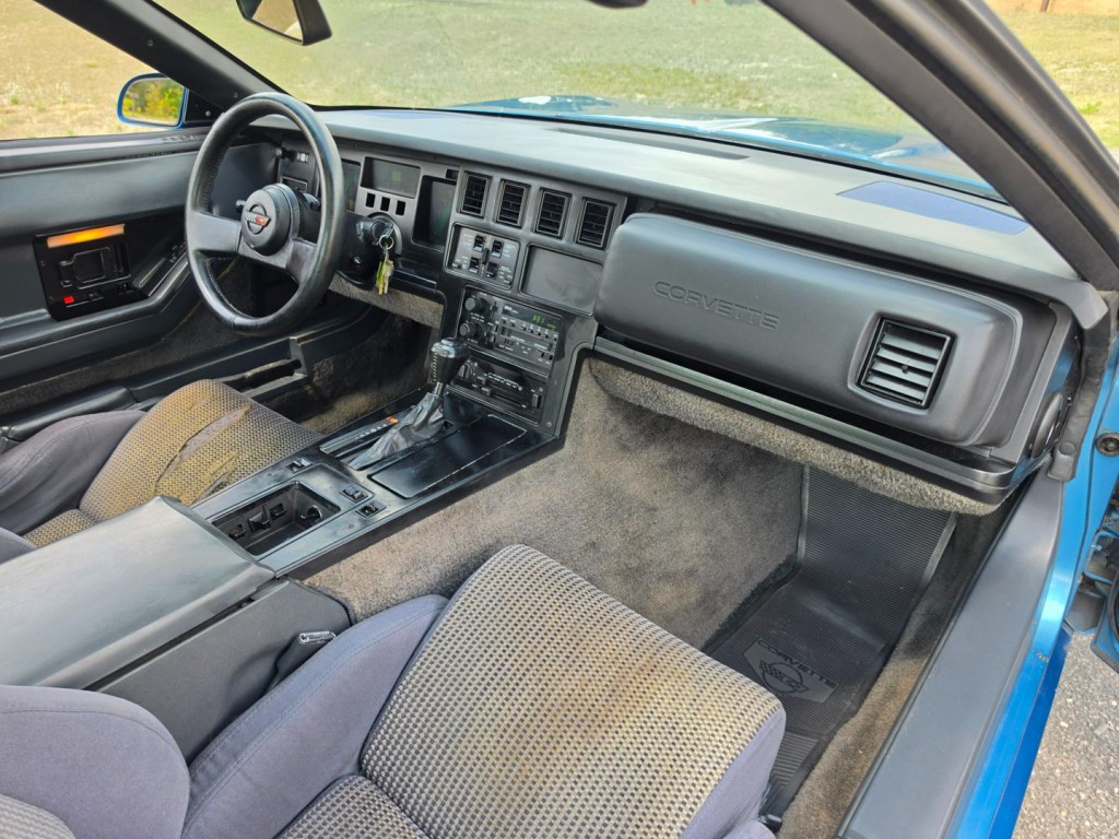 1987 Chevrolet Corvette Image 32