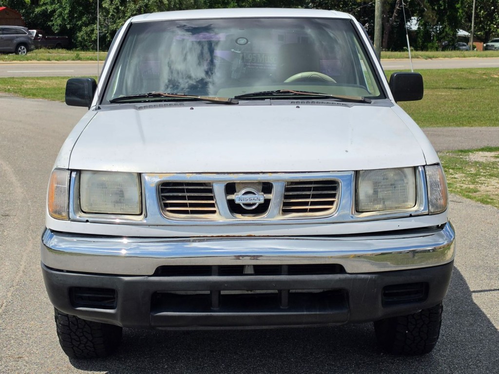 1999 Nissan Frontier Image 3
