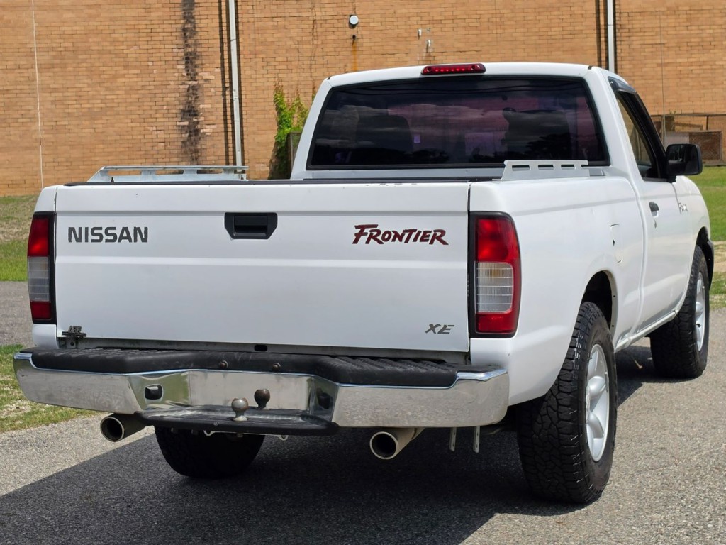 1999 Nissan Frontier Image 8