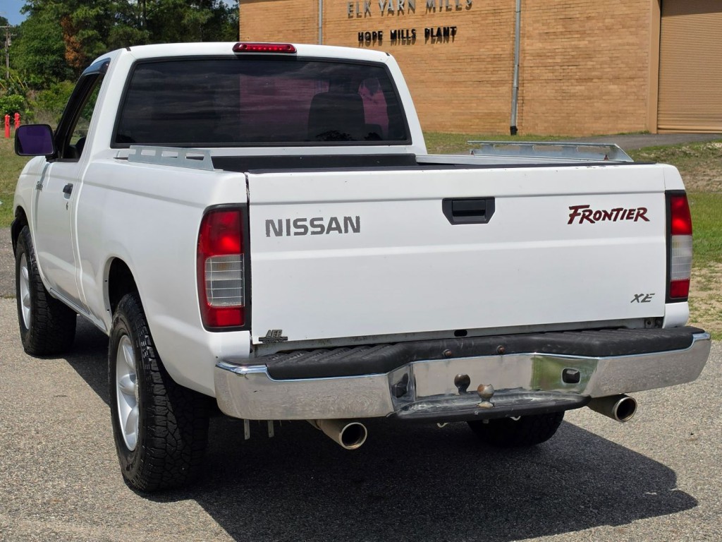 1999 Nissan Frontier Image 10