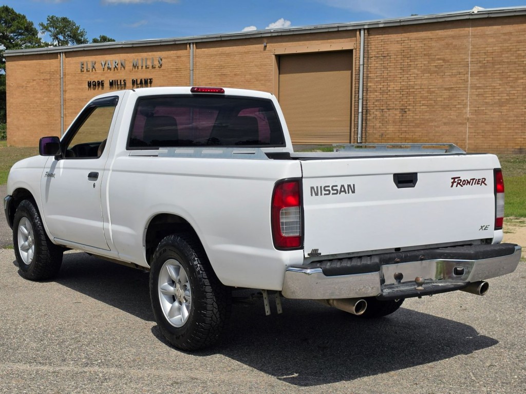 1999 Nissan Frontier Image 11