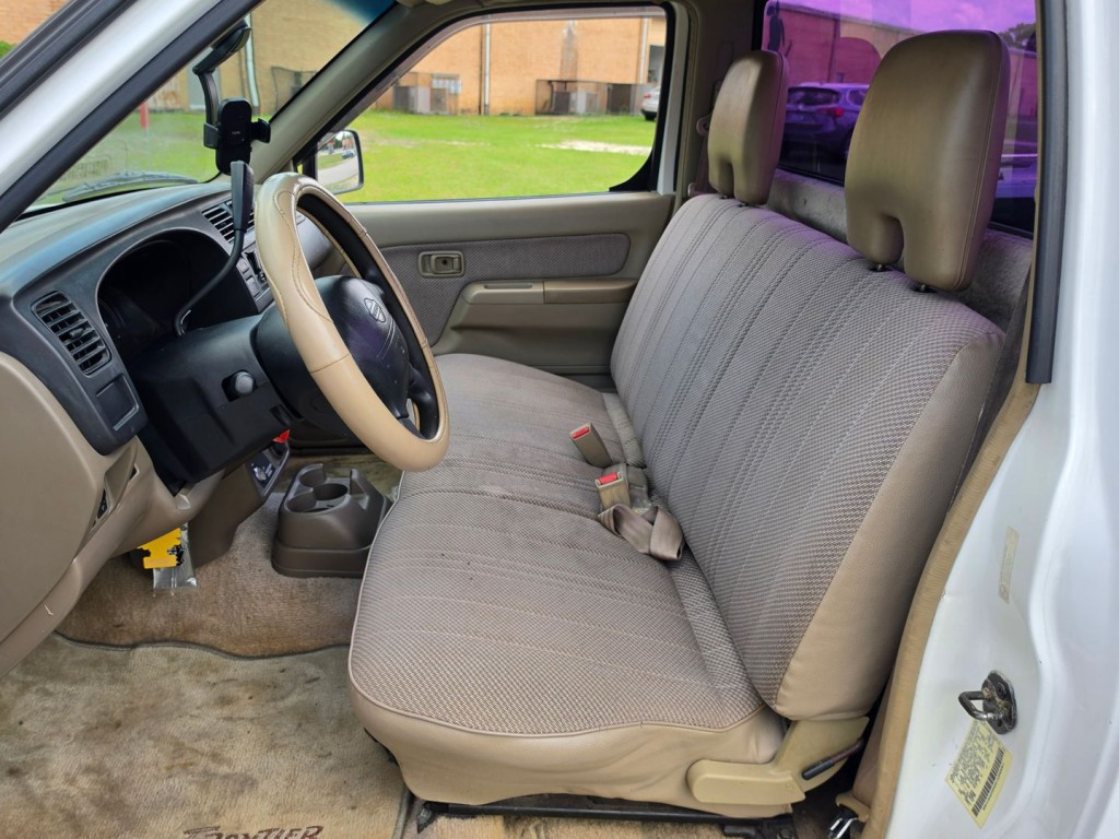1999 Nissan Frontier Image 15
