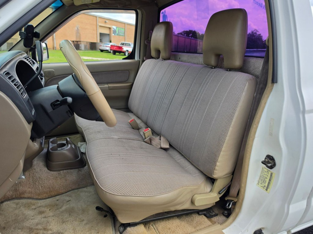 1999 Nissan Frontier Image 24