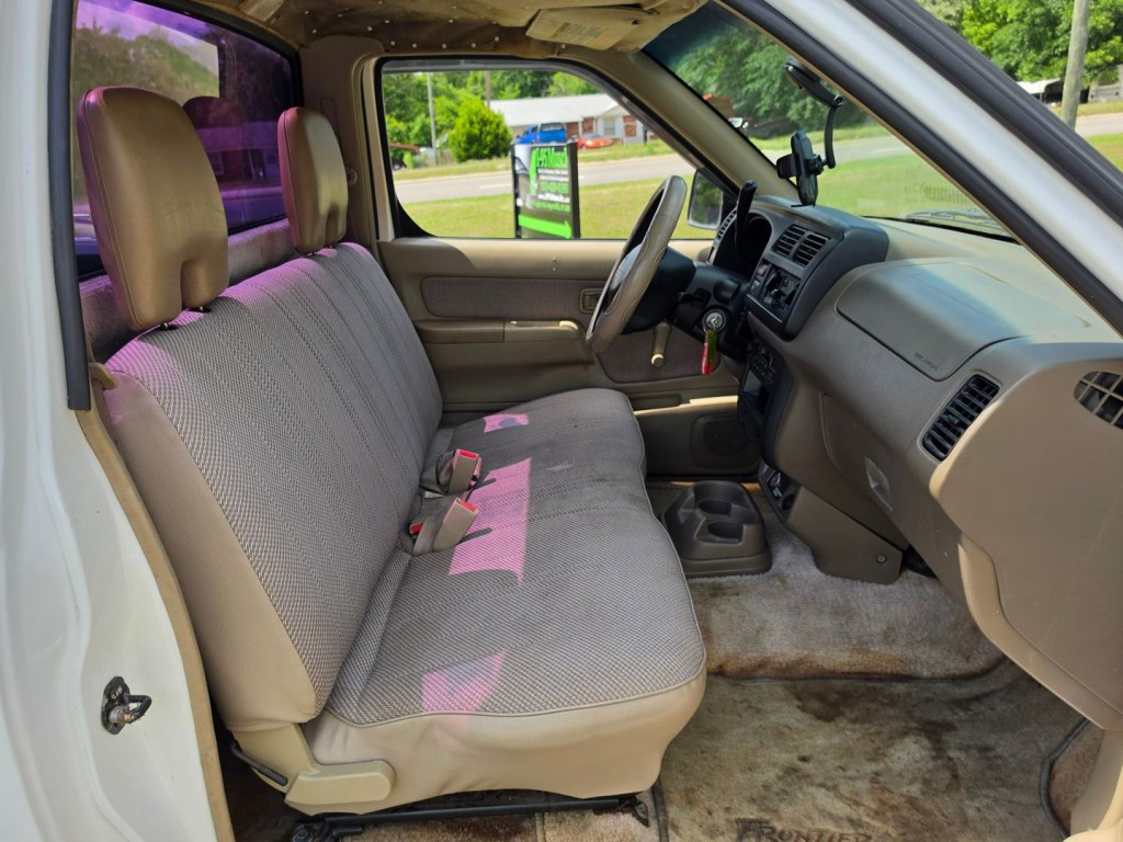 1999 Nissan Frontier Image 28