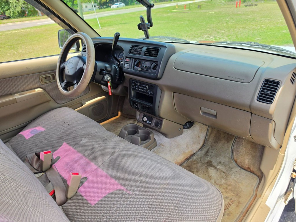 1999 Nissan Frontier Image 29