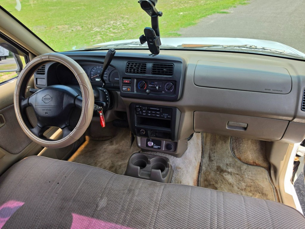 1999 Nissan Frontier Image 30