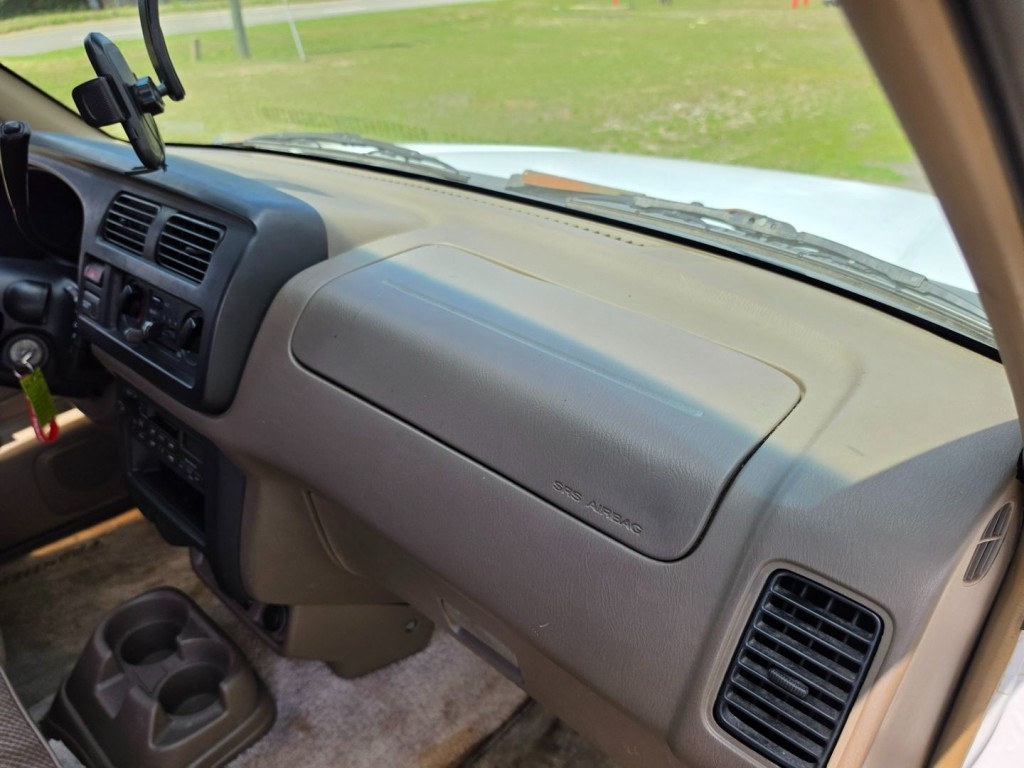 1999 Nissan Frontier Image 31