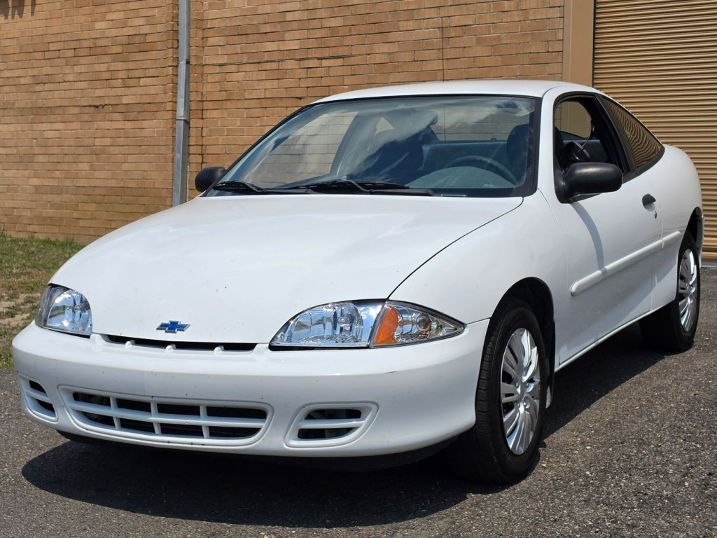 2002 Chevrolet Cavalier Image 2