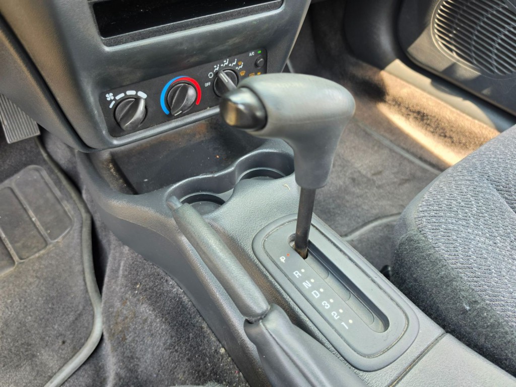 2002 Chevrolet Cavalier Image 22