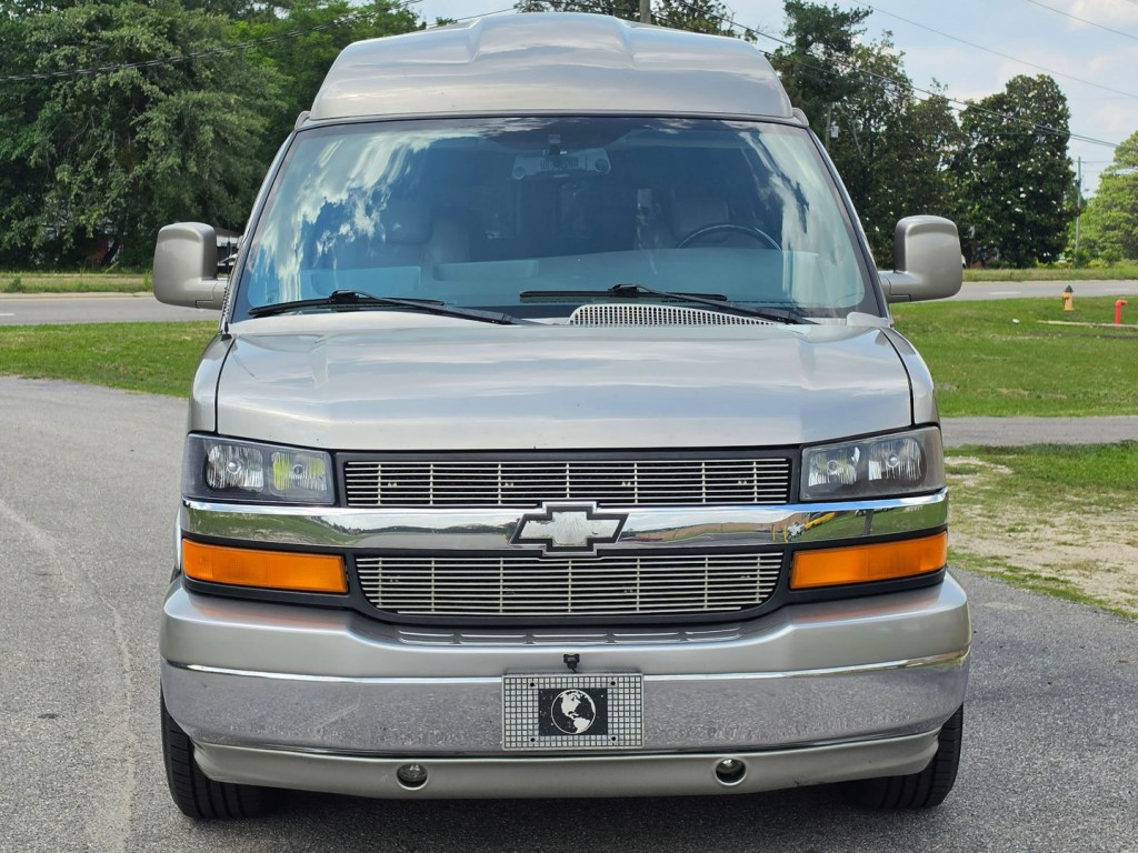 2004 Chevrolet Express Image 3
