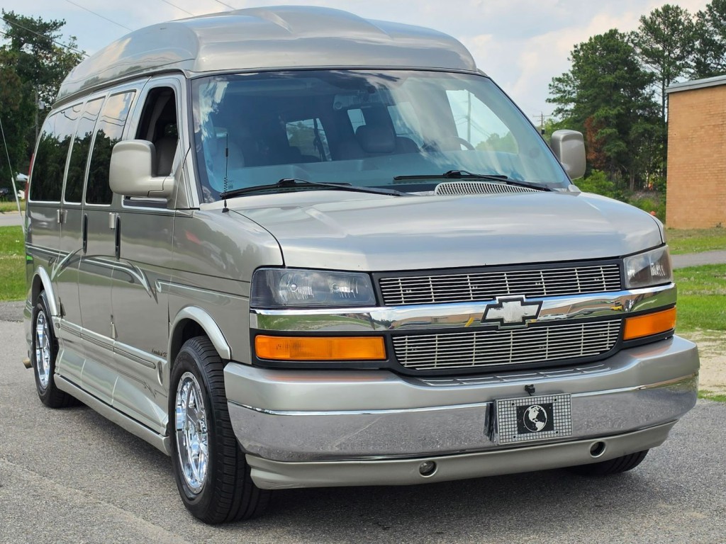 2004 Chevrolet Express Image 4