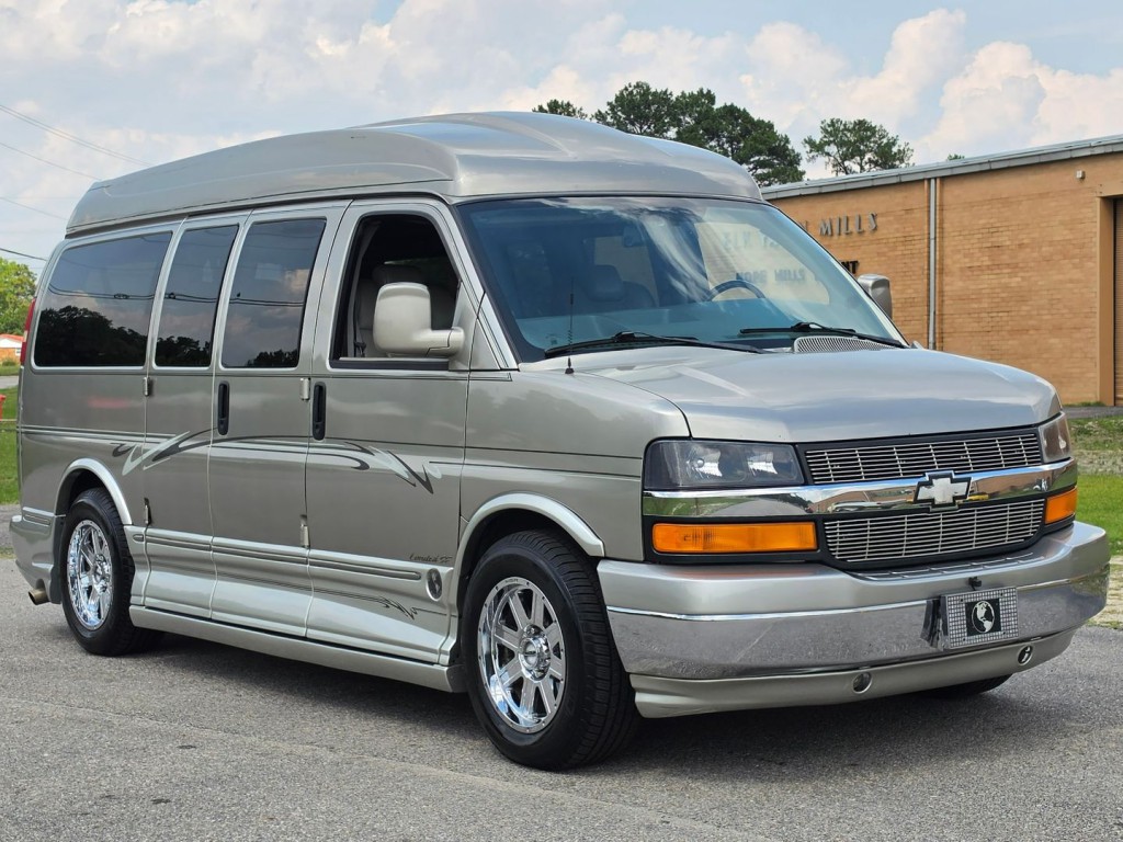 2004 Chevrolet Express Image 5