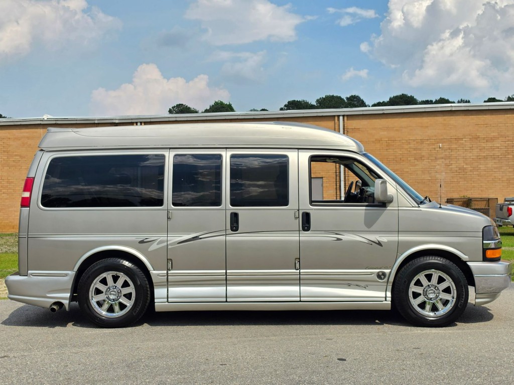 2004 Chevrolet Express Image 6