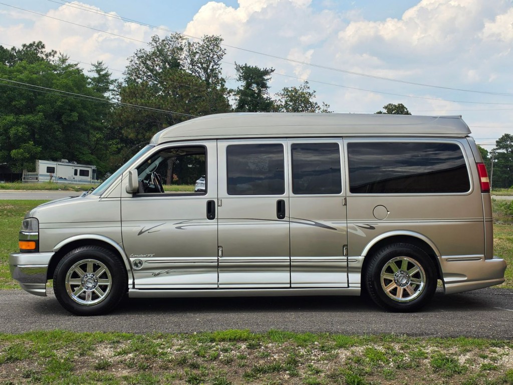 2004 Chevrolet Express Image 12