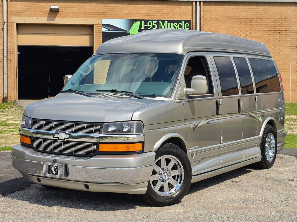 2004 Chevrolet Express Image 13