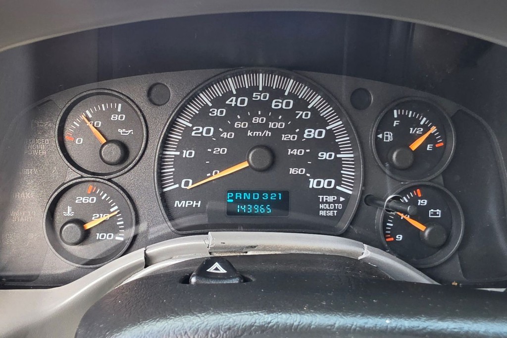 2004 Chevrolet Express Image 18