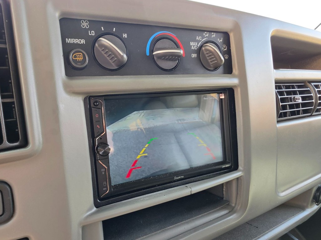 2004 Chevrolet Express Image 20