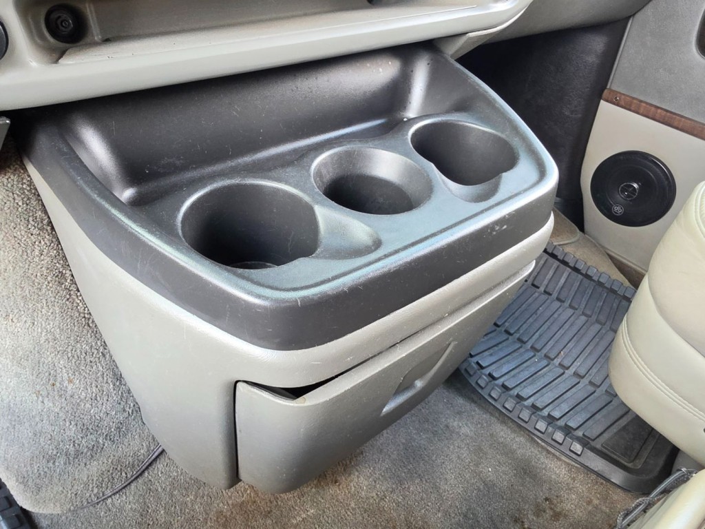 2004 Chevrolet Express Image 21