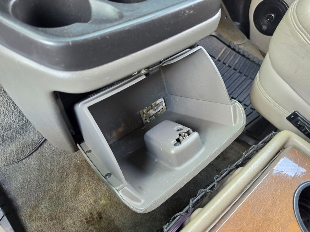 2004 Chevrolet Express Image 22