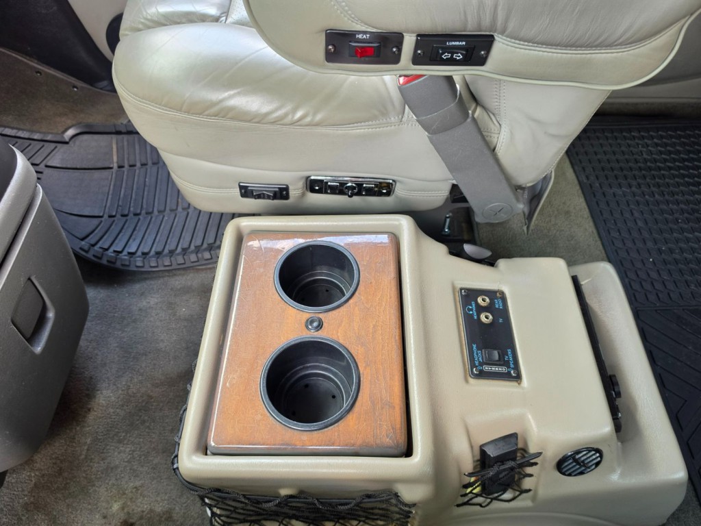 2004 Chevrolet Express Image 23