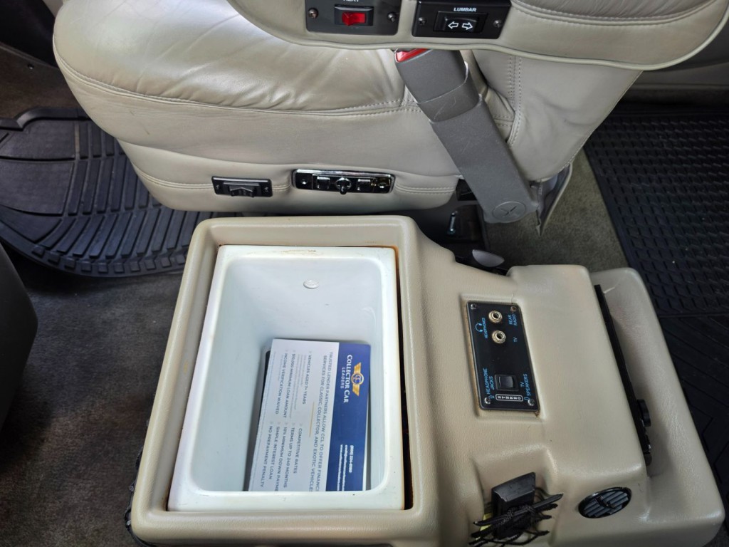 2004 Chevrolet Express Image 24