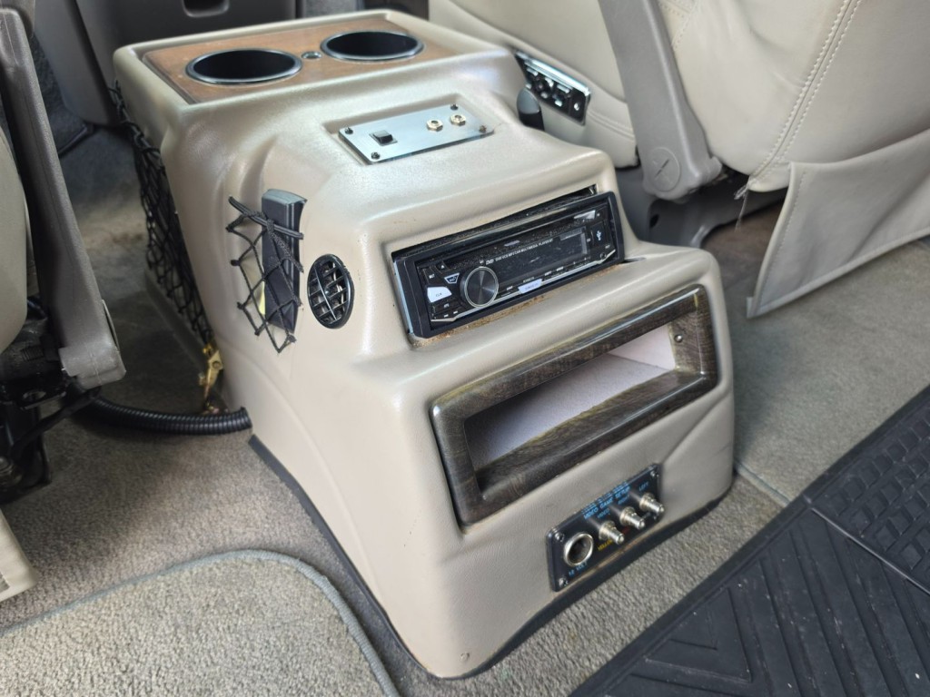 2004 Chevrolet Express Image 31