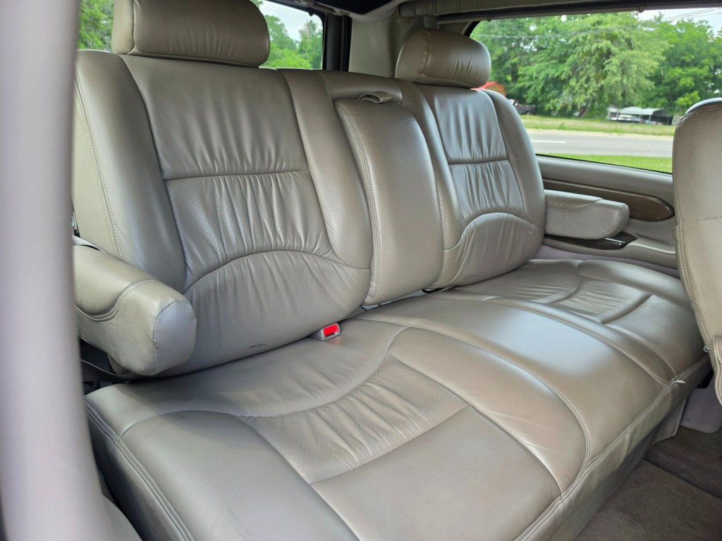 2004 Chevrolet Express Image 35