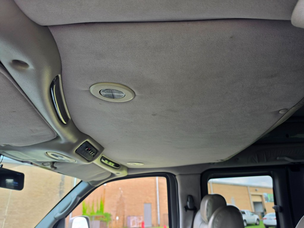 2004 Chevrolet Express Image 44