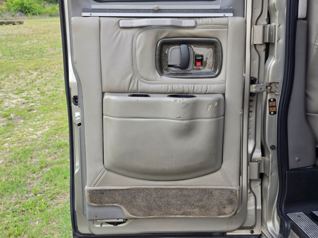 2004 Chevrolet Express Image 48
