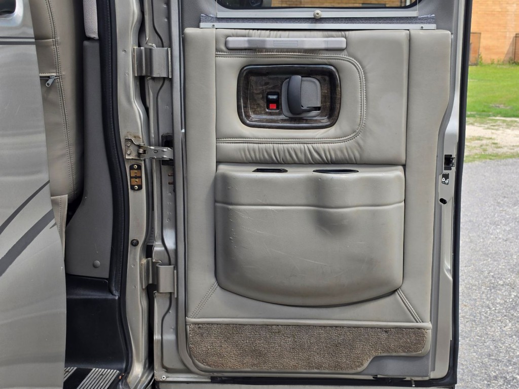 2004 Chevrolet Express Image 49